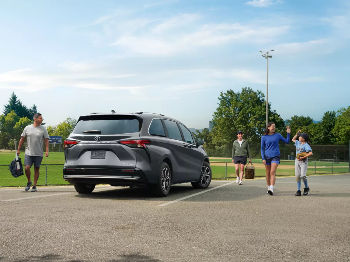 How does the Sienna compare to rivals for drivers in Akron?