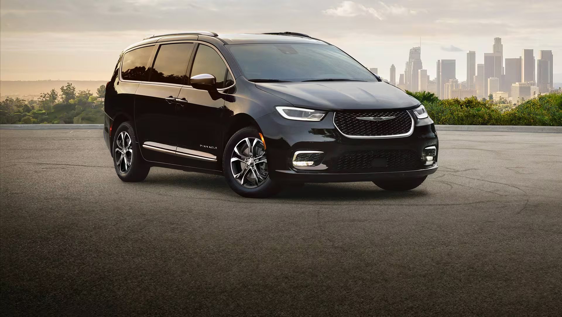2026 Chrysler Pacifica vs. Toyota Sienna: Which Family Minivan Is the Better Choice?