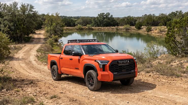 2026 Toyota Tundra i-FORCE vs. i-FORCE MAX: Which Powertrain Is Right for Your Daily Work and Weekend Towing?