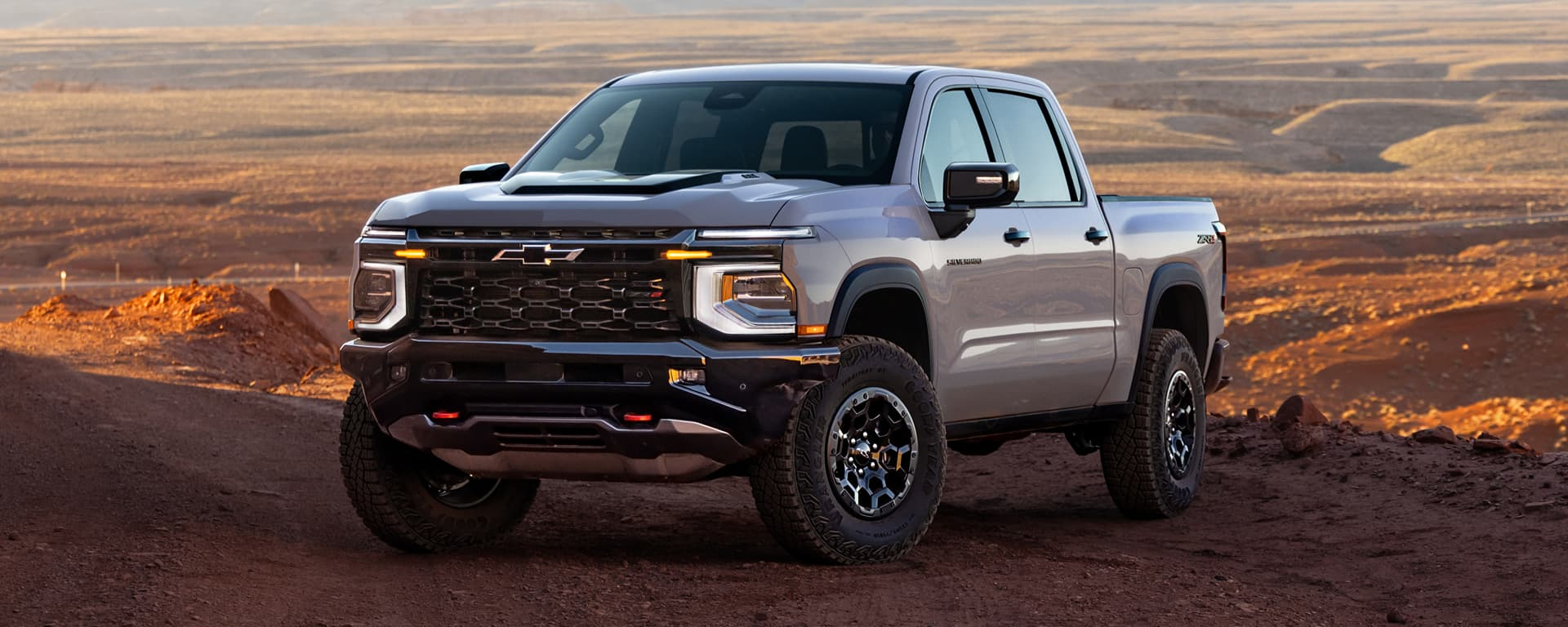 2026 Chevrolet Silverado 2500HD: A Fifth-Wheel Towing Checklist Before You Choose a Truck
