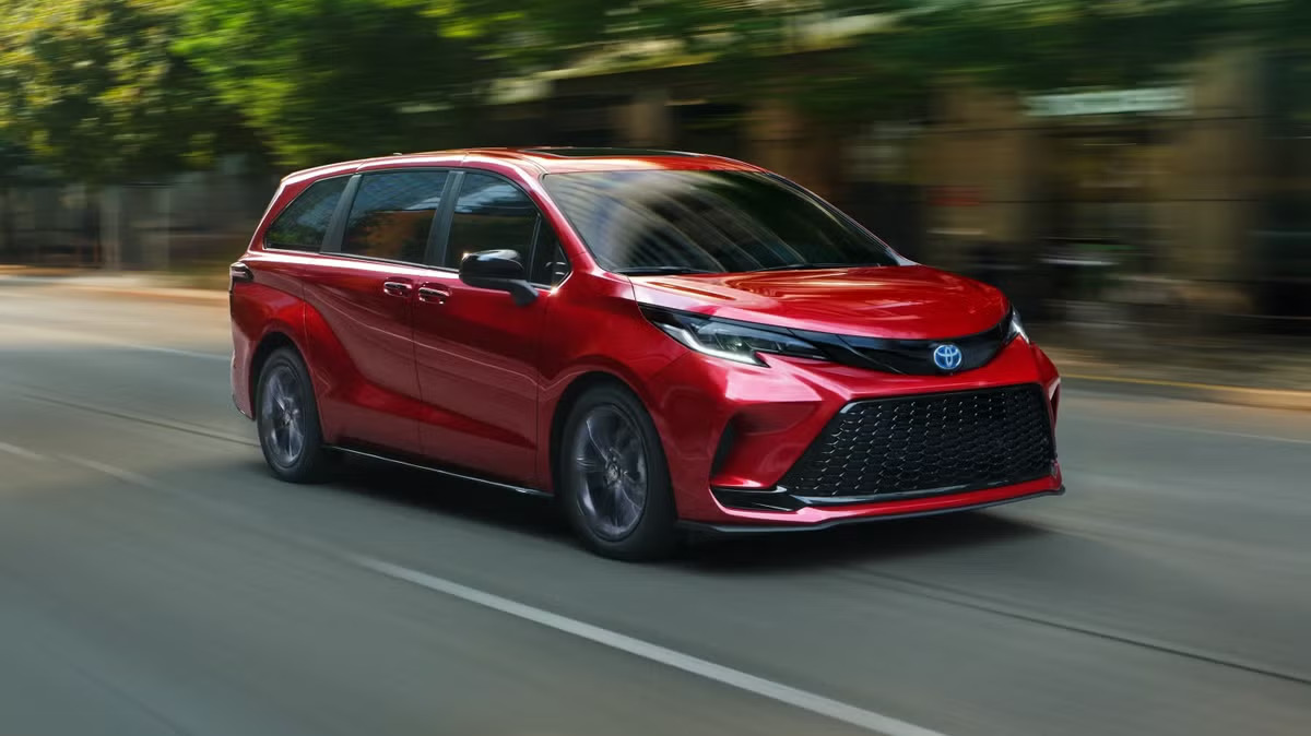 Toyota Sienna vs Honda Odyssey: Which Minivan Is Better for Akron Families?