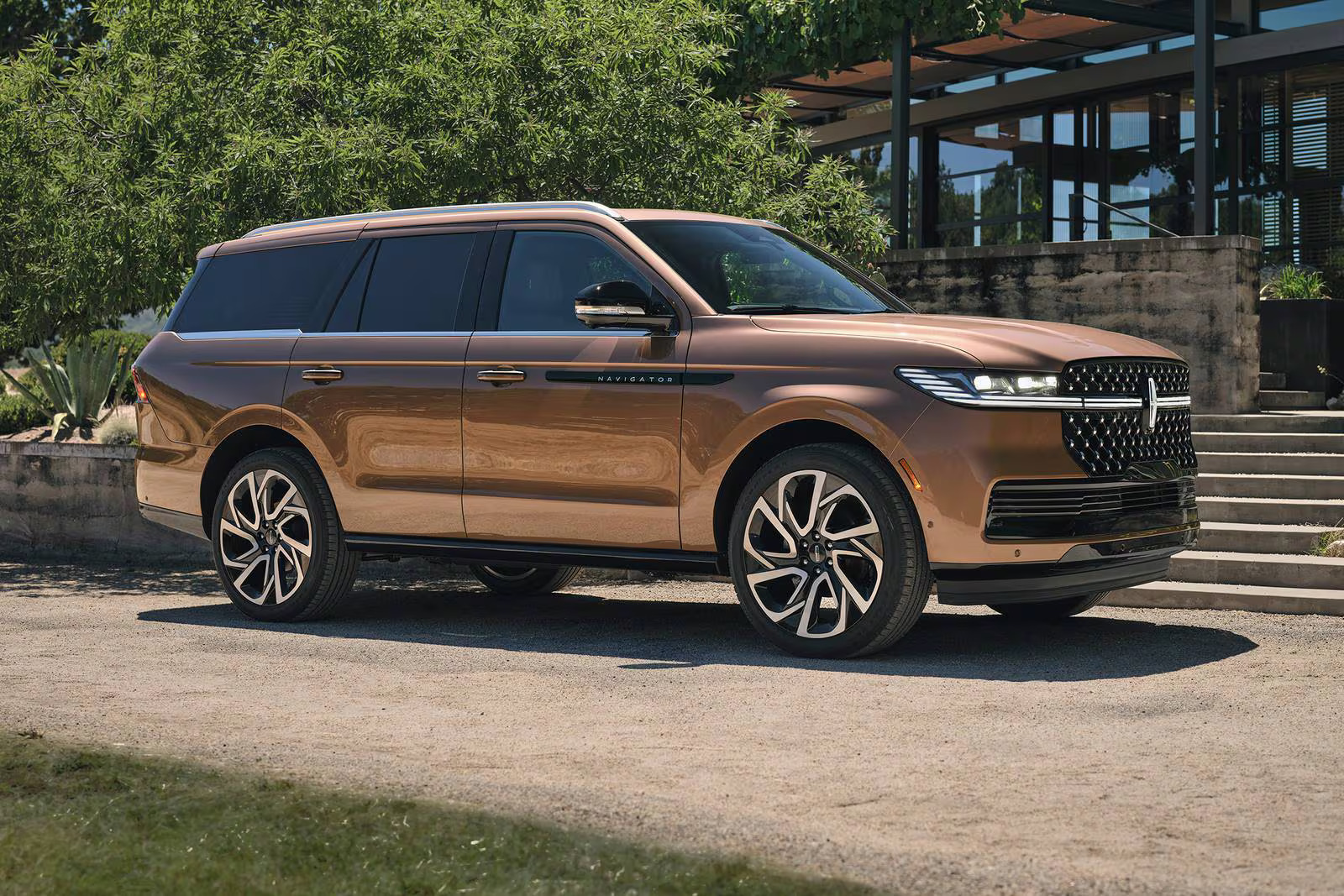 Lincoln Navigator L: Redefining Luxury for Family Adventures