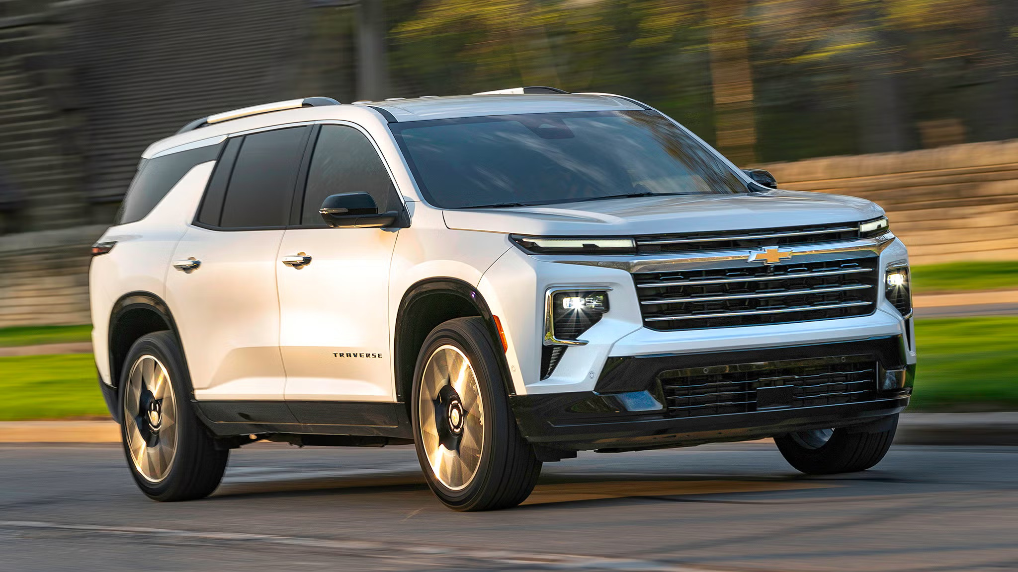What Technology Features Make the Chevrolet Traverse Better for Family Travel Around Akron, OH?