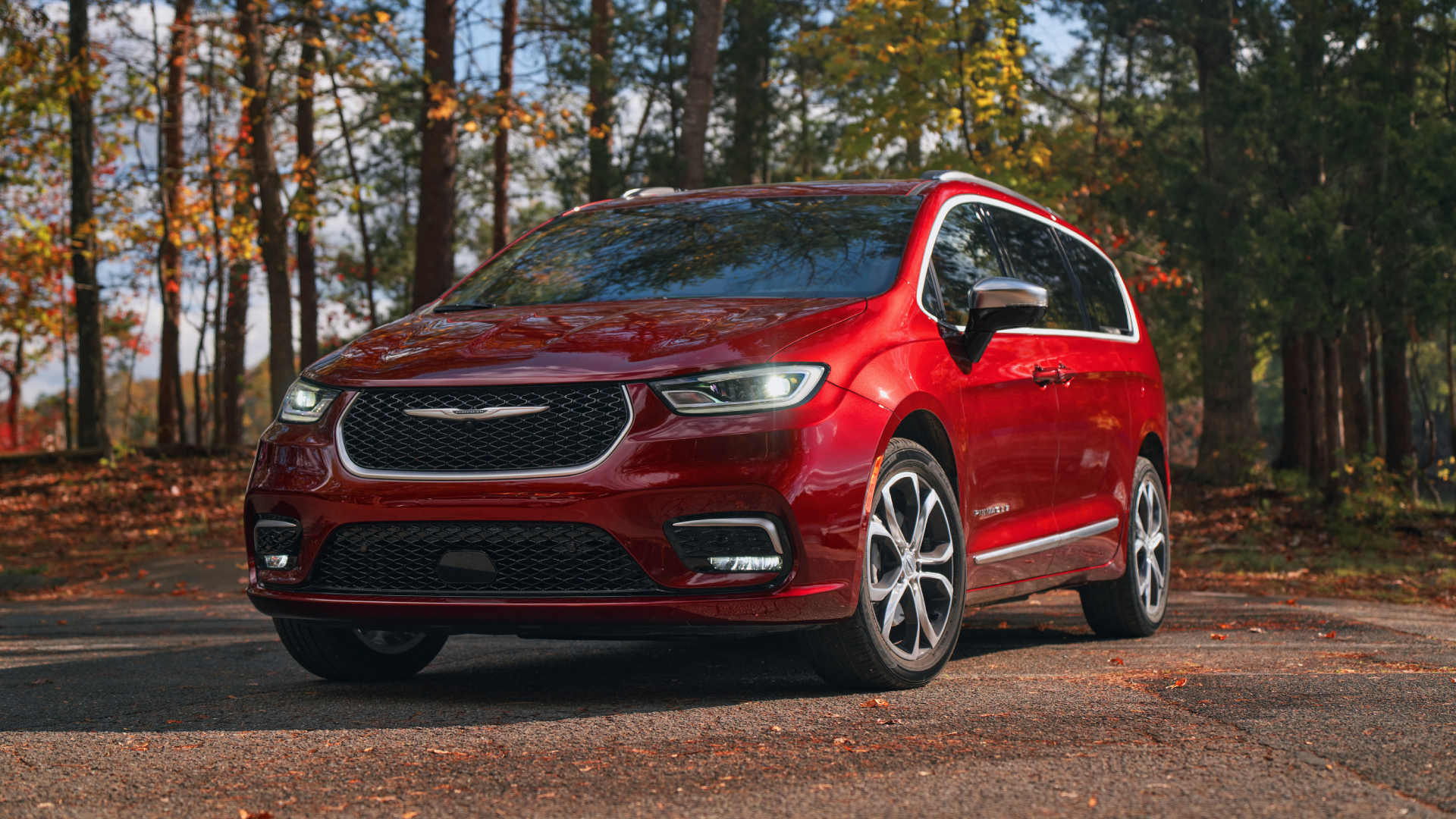 Does the 2026 Chrysler Pacifica Offer All-Wheel Drive, and Which Trims Get It?